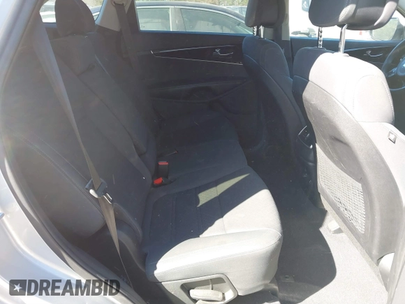 2016 Kia Sorento LX with VIN 5XYPG4A38GG022276, listed as a IAAI auction lot 41672907 with 201,417 mi miles. Bid and sale history available at carsss.com. Image 8.