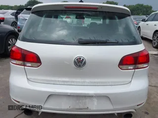 2013 Volkswagen GTI с VIN WVWED7AJ8DW105043, выставлен на аукционе IAAI как лот 42163200 с пробегом 99 065 миль миль и . История ставок и продаж доступна на DreamBid. Изображение 16.
