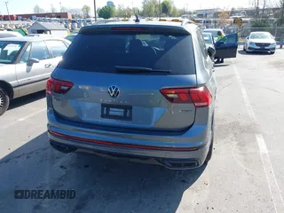 2024 Volkswagen Tiguan SE R-Line Black z VIN 3VV8B7AX0RM231879, wystawiony jako IAAI lot #41924255 z przebiegiem 1 098 mil mil oraz . Historia ofert i sprzedaży dostępna na DreamBid. Obrazek 17.