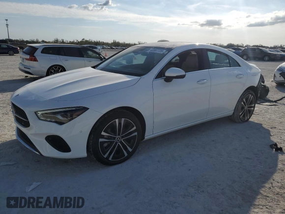 2025 Mercedes-Benz CLA 250 z VIN W1K5J4GB0SN485981, wystawiony jako Copart lot #43567725 z przebiegiem 1 566 mil mil oraz Szkoda całkowita • Salvage title. Historia ofert i sprzedaży dostępna na DreamBid. Obrazek 1.