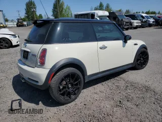 2006 MINI Hardtop S z VIN WMWRE33576TN27734, wystawiony jako Copart lot #54186405 z przebiegiem 149 045 mil mil oraz Szkoda całkowita • Salvage title. Historia ofert i sprzedaży dostępna na DreamBid. Obrazek 3.