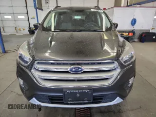2018 Ford Escape SE z VIN 1FMCU9GD0JUC61682, wystawiony jako Copart lot #59105625 z przebiegiem 85 146 mil mil oraz Czysty tytuł • Clean title. Historia ofert i sprzedaży dostępna na DreamBid. Obrazek 5.