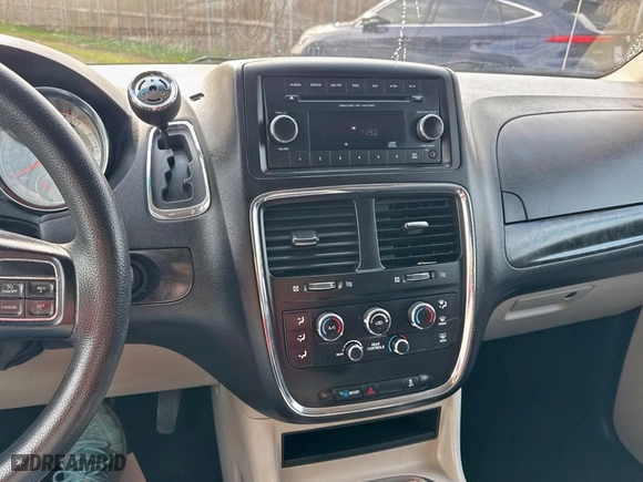 2015 Dodge Grand Caravan SXT with VIN 2C4RDGCG8FR548324, listed as a Copart auction lot 50900295 with 148,068 mi miles and Clean Title. Bid and sale history available at carsss.com. Image 9.