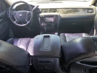 2010 Chevrolet Tahoe LT z VIN 1GNMCBE30AR206818, wystawiony jako Copart lot #52165385 z przebiegiem 181 619 mil mil oraz Czysty tytuł • Clean title. Historia ofert i sprzedaży dostępna na DreamBid. Obrazek 8.