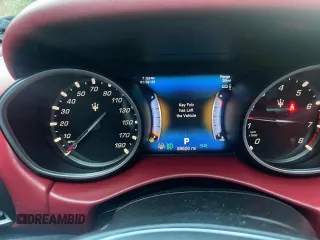 2017 Maserati Levante z VIN ZN661XUA3HX253365, wystawiony jako Copart lot #49140265 z przebiegiem 59 626 mil mil oraz Szkoda całkowita • Salvage title. Historia ofert i sprzedaży dostępna na DreamBid. Obrazek 8.