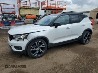 2021 Volvo XC40 R-Design with VIN YV4162UM1M2422135, listed as a Copart auction lot 59902175 with 86,782 mi miles and Salvage title. Bid and sale history available at DreamBid. Image 1.
