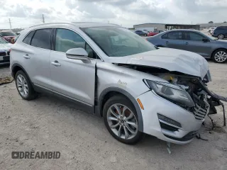 2016 Lincoln MKC Select z VIN 5LMCJ2C9XGUJ05222, wystawiony jako Copart lot #55500735 z przebiegiem 104 831 mil mil oraz Szkoda całkowita • Salvage title. Historia ofert i sprzedaży dostępna na DreamBid. Obrazek 4.
