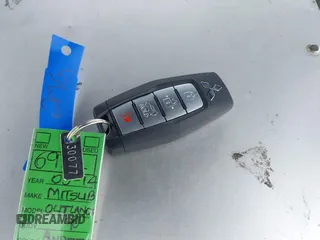 2024 Mitsubishi Outlander SE z VIN JA4J3VA89RZ076932, wystawiony jako IAAI lot #42387815 z przebiegiem 18 228 mil mil oraz . Historia ofert i sprzedaży dostępna na DreamBid. Obrazek 11.