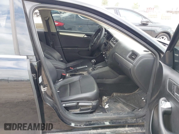 2015 Volkswagen Jetta SE with VIN 3VWD07AJ3FM262731, listed as a IAAI auction lot 42468622 with 131,874 mi miles and . Bid and sale history available at DreamBid. Image 5.