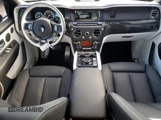 2024 Rolls-Royce Cullinan Black Badge z VIN SLATV8C02RU225252, wystawiony jako Copart lot #78709474 z przebiegiem 1479 mil mil oraz Nie do naprawy. Historia ofert i sprzedaży dostępna na DreamBid. Obrazek 8.