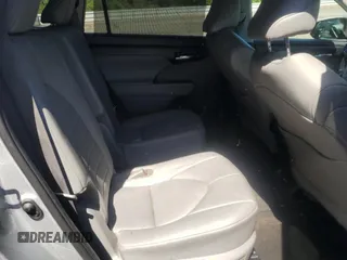2021 Toyota Highlander XLE with VIN 5TDGZRBH3MS074401, listed as a Copart auction lot 54539505 with 49,325 mi miles and Salvage title. Bid and sale history available at DreamBid. Image 11.