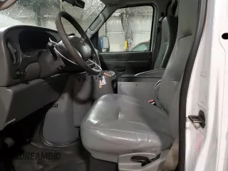 2004 Ford Econoline Cargo z VIN 1FTNE24LX4HA23218, wystawiony jako Copart lot #57945815 z przebiegiem 174 938 mil mil oraz Szkoda całkowita • Salvage title. Historia ofert i sprzedaży dostępna na DreamBid. Obrazek 7.