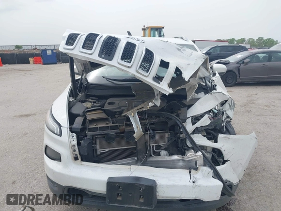2018 Jeep Cherokee Latitude with VIN 1C4PJLCBXJD558927, listed as a IAAI auction lot 41942214 with 84,289 mi miles. Bid and sale history available at carsss.com. Image 12.