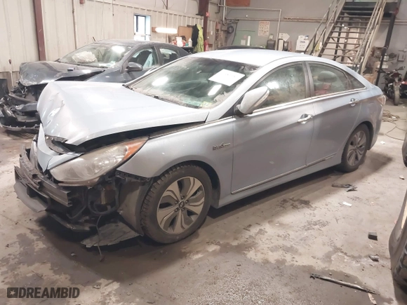 2013 Hyundai Sonata Hybrid Limited with VIN KMHEC4A44DA072580, listed as a IAAI auction lot 41489951 with 166,483 mi miles. Bid and sale history available at carsss.com. Image 2.