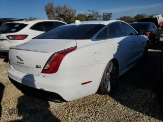 2019 Jaguar XJ with VIN SAJWJ1CD6K8W20725, listed as a Copart auction lot 76631854 with 25,261 mi miles and Salvage Title. Bid and sale history available at carsss.com. Image 3.