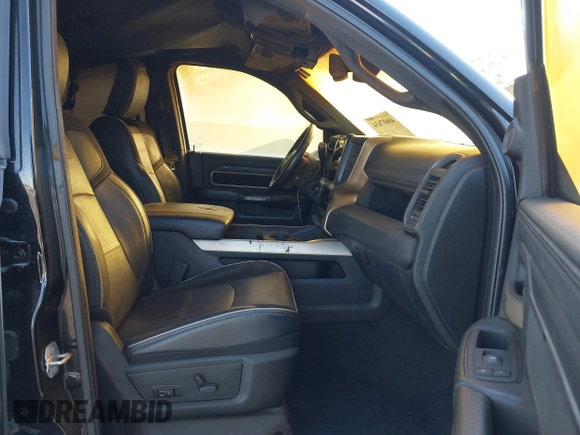 2019 Ram 2500 Laramie with VIN 3C6UR5FL8KG635673, listed as a IAAI auction lot 40607634 with 1 mi miles. Bid and sale history available at carsss.com. Image 5.