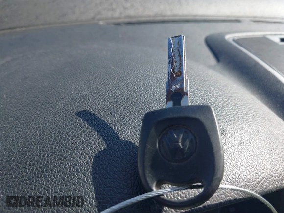 2005 Volkswagen Jetta 2.5L с VIN 3VWDF71K65M608938, выставлен на аукционе IAAI как лот 41880658 с пробегом 108 701 миль миль и . История ставок и продаж доступна на DreamBid. Изображение 11.