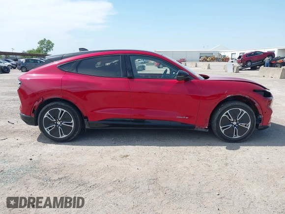 2023 Ford Mustang Mach-E Premium z VIN 3FMTK3R40PMA88565, wystawiony jako IAAI lot #42245792 z przebiegiem 21 394 mil mil oraz . Historia ofert i sprzedaży dostępna na DreamBid. Obrazek 14.