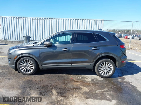 2019 Lincoln MKC Standard with VIN 5LMCJ1D92KUL08929, listed as a IAAI auction lot 41766946 with 90,171 mi miles. Bid and sale history available at carsss.com. Image 14.