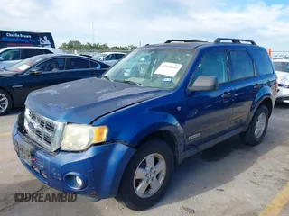 2008 Ford Escape XLT z VIN 1FMCU03158KD31562, wystawiony jako IAAI lot #42319652 z przebiegiem 123 926 mil mil oraz . Historia ofert i sprzedaży dostępna na DreamBid. Obrazek 2.