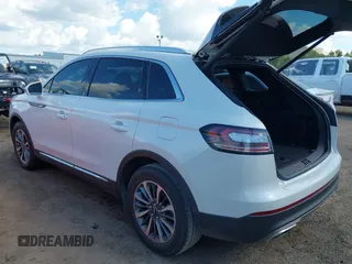 2022 Lincoln Nautilus Reserve z VIN 2LMPJ6K96NBL09228, wystawiony jako IAAI lot #42233979 z przebiegiem 39 770 mil mil oraz . Historia ofert i sprzedaży dostępna na DreamBid. Obrazek 3.
