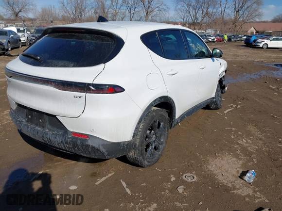 2024 Dodge Hornet GT z VIN ZACNDFAN4R3A39440, wystawiony jako IAAI lot #41624840 z przebiegiem 12 889 mil mil oraz . Historia ofert i sprzedaży dostępna na DreamBid. Obrazek 4.