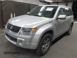 2008 Suzuki Grand Vitara w/Spare & Cargo Covers z VIN JS3TD941X84101254, wystawiony jako IAAI lot #42043908 z przebiegiem 137 180 mil mil oraz . Historia ofert i sprzedaży dostępna na DreamBid. Obrazek 2.