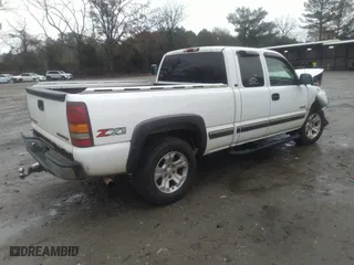2000 Chevrolet Silverado 1500 LS with VIN 1GCEK19T4YE390960, listed as a IAAI auction lot 41043965 with 277,625 mi miles. Bid and sale history available at carsss.com. Image 4.