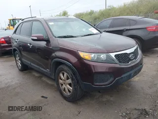 2013 Kia Sorento LX with VIN 5XYKTDA21DG348056, listed as a IAAI auction lot 42020513 with 233,308 mi miles. Bid and sale history available at carsss.com. Image 1.