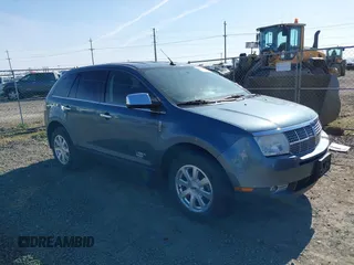 2010 Lincoln MKX z VIN 2LMDJ6JC2ABJ29254, wystawiony jako IAAI lot #42056212 z przebiegiem 98 195 mil mil oraz . Historia ofert i sprzedaży dostępna na DreamBid. Obrazek 1.
