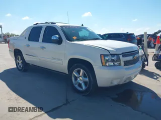2013 Chevrolet Avalanche LTZ z VIN 3GNTKGE78DG334629, wystawiony jako IAAI lot #42204965 z przebiegiem 169 234 mil mil oraz . Historia ofert i sprzedaży dostępna na DreamBid. Obrazek 1.