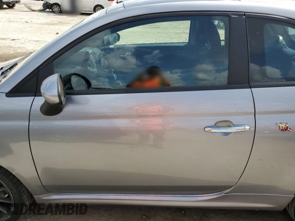 2019 FIAT 500 Abarth z VIN 3C3CFFFHXKT841264, wystawiony jako Copart lot #47410525 z przebiegiem Nie podano mil oraz Szkody całkowita. Historia ofert i sprzedaży dostępna na DreamBid. Obrazek 7.