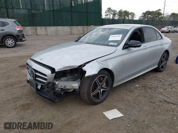 2018 Mercedes-Benz E with VIN WDDZF4KBXJA437064, listed as a IAAI auction lot 41902236 with 47,657 mi miles. Bid and sale history available at carsss.com. Image 20.