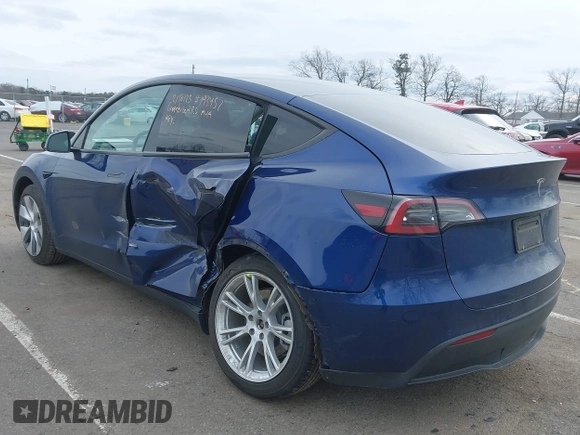 2022 Tesla Model Y Long Range with VIN 7SAYGDEE1NF329909, listed as a IAAI auction lot 41628643 with 32,824 mi miles. Bid and sale history available at carsss.com. Image 6.