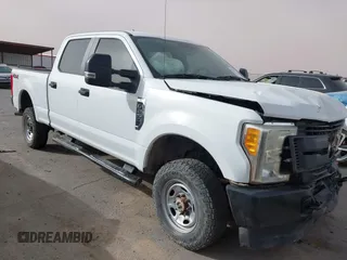 2017 Ford F-250 Lariat z VIN 1FT7W2B65HED53648, wystawiony jako IAAI lot #41517770 z przebiegiem 49 866 mil mil oraz . Historia ofert i sprzedaży dostępna na DreamBid. Obrazek 1.