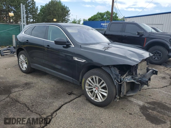 2019 Jaguar F-Pace 25t Prestige with VIN SADCK2GX3KA392592, listed as a Copart auction lot 59199455 with 170,635 mi miles and Salvage title. Bid and sale history available at DreamBid. Image 4.