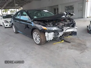 2023 Toyota Camry LE z VIN 4T1C11AK2PU118131, wystawiony jako IAAI lot #42193634 z przebiegiem 46 423 mil mil oraz . Historia ofert i sprzedaży dostępna na DreamBid. Obrazek 1.