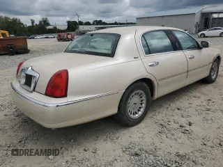 2001 Lincoln Town Car Cartier L z VIN 1LNHM85W61Y640344, wystawiony jako Copart lot #74755564 z przebiegiem Nie podano mil oraz Szkoda całkowita • Salvage title. Historia ofert i sprzedaży dostępna na DreamBid. Obrazek 3.