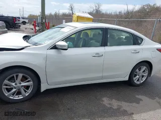 2014 Nissan Altima 2.5 S with VIN 1N4AL3AP6EN335210, listed as a IAAI auction lot 41738704 with 221,199 mi miles. Bid and sale history available at carsss.com. Image 14.