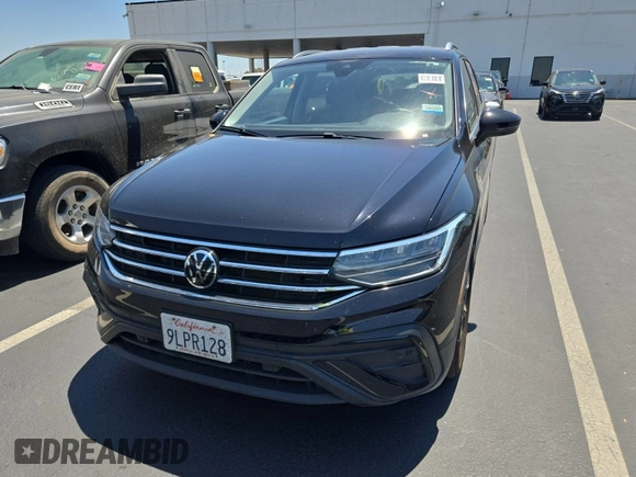 2024 Volkswagen Tiguan SE with VIN 3VV3B7AX8RM076346, listed as a IAAI auction lot 42734323 with 29,573 mi miles and . Bid and sale history available at DreamBid. Image 10.