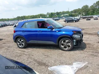 2024 Hyundai Venue SEL z VIN KMHRC8A39RU298832, wystawiony jako IAAI lot #42419329 z przebiegiem 7 582 mil mil oraz . Historia ofert i sprzedaży dostępna na DreamBid. Obrazek 13.