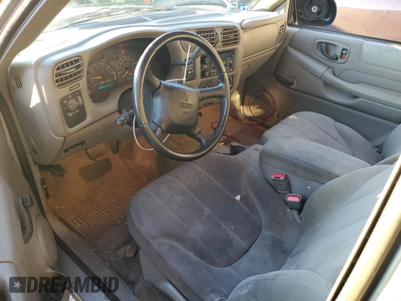 2003 GMC Sonoma with VIN 1GTCS19H638195758, listed as a Copart auction lot 83080674 with 152,104 mi miles and Salvage Title. Bid and sale history available at DreamBid. Image 8.