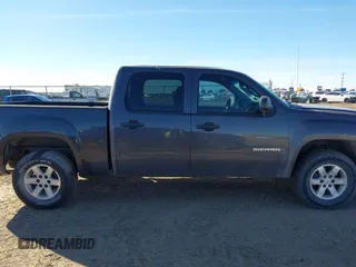 2010 GMC Sierra 1500 SLE z VIN 3GTRKVE37AG102958, wystawiony jako IAAI lot #41366917 z przebiegiem 212 094 mil mil oraz . Historia ofert i sprzedaży dostępna na DreamBid. Obrazek 14.