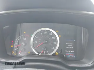 2022 Toyota Corolla Cross LE z VIN 7MUBAAAG0NV011047, wystawiony jako IAAI lot #41996725 z przebiegiem 56 935 mil mil oraz . Historia ofert i sprzedaży dostępna na DreamBid. Obrazek 7.