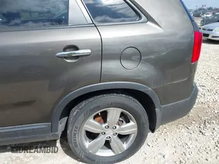 2013 Kia Sorento EX with VIN 5XYKU3A62DG373137, listed as a IAAI auction lot 41872724 with 177,387 mi miles. Bid and sale history available at carsss.com. Image 14.