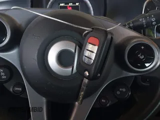 2017 Smart fortwo Pure z VIN WMEFJ9BA8HK231165, wystawiony jako IAAI lot #42238753 z przebiegiem 31 242 mil mil oraz . Historia ofert i sprzedaży dostępna na DreamBid. Obrazek 11.
