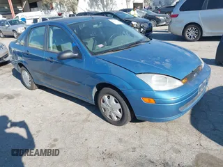 2000 Ford Focus LX with VIN 1FAFP33P8YW330922, listed as a IAAI auction lot 41643279 with 153,400 mi miles and . Bid and sale history available at carsss.com. Image 1.