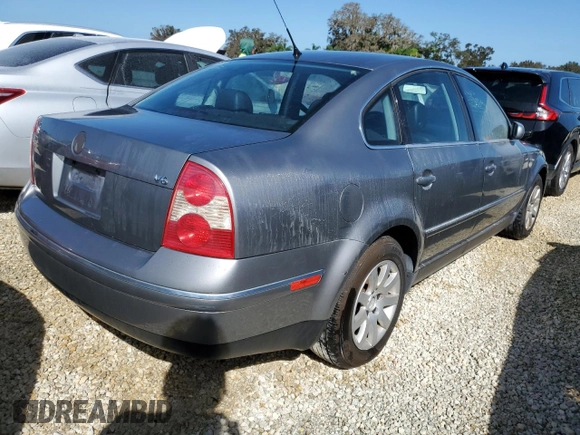 2003 Volkswagen Passat z VIN WVWPH23B03P338896, wystawiony jako Copart lot #74698014 z przebiegiem Nie podano mil oraz Nie do naprawy • Non repairable. Historia ofert i sprzedaży dostępna na DreamBid. Obrazek 3.