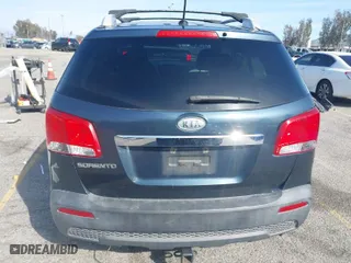 2011 Kia Sorento LX with VIN 5XYKT4A29BG135451, listed as a IAAI auction lot 41847012 with 200,328 mi miles. Bid and sale history available at carsss.com. Image 16.