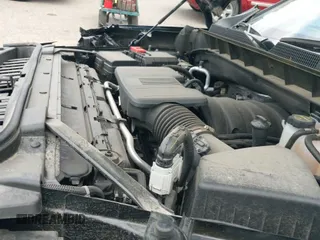 2025 Chevrolet Silverado 1500 LT z VIN 1GCUKDED7SZ129494, wystawiony jako IAAI lot #42816646 z przebiegiem 14 780 mil mil oraz . Historia ofert i sprzedaży dostępna na DreamBid. Obrazek 19.